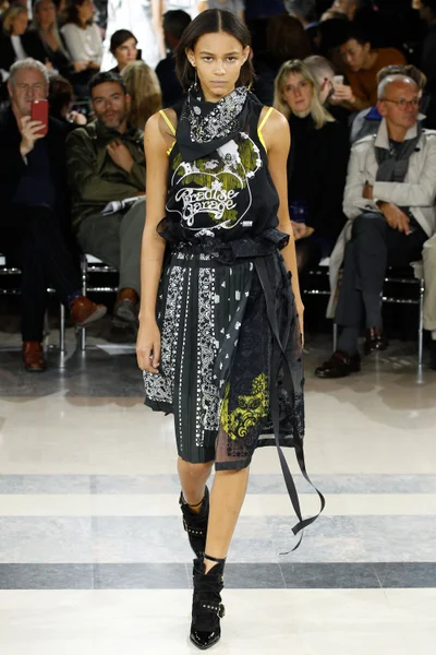 Look 15